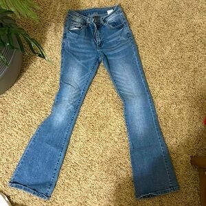 Jeans size 0 waist for women. Fit 5’-5’5”. Nice quality! Only worn 2x